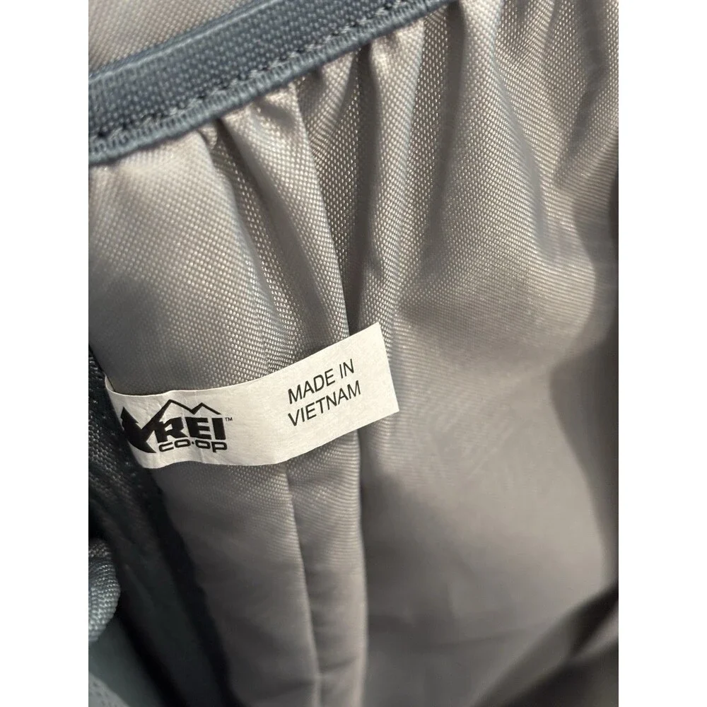 REI Ruckpack 28L Multi Pockets Black Backpack EUC Clean w/ rain cover